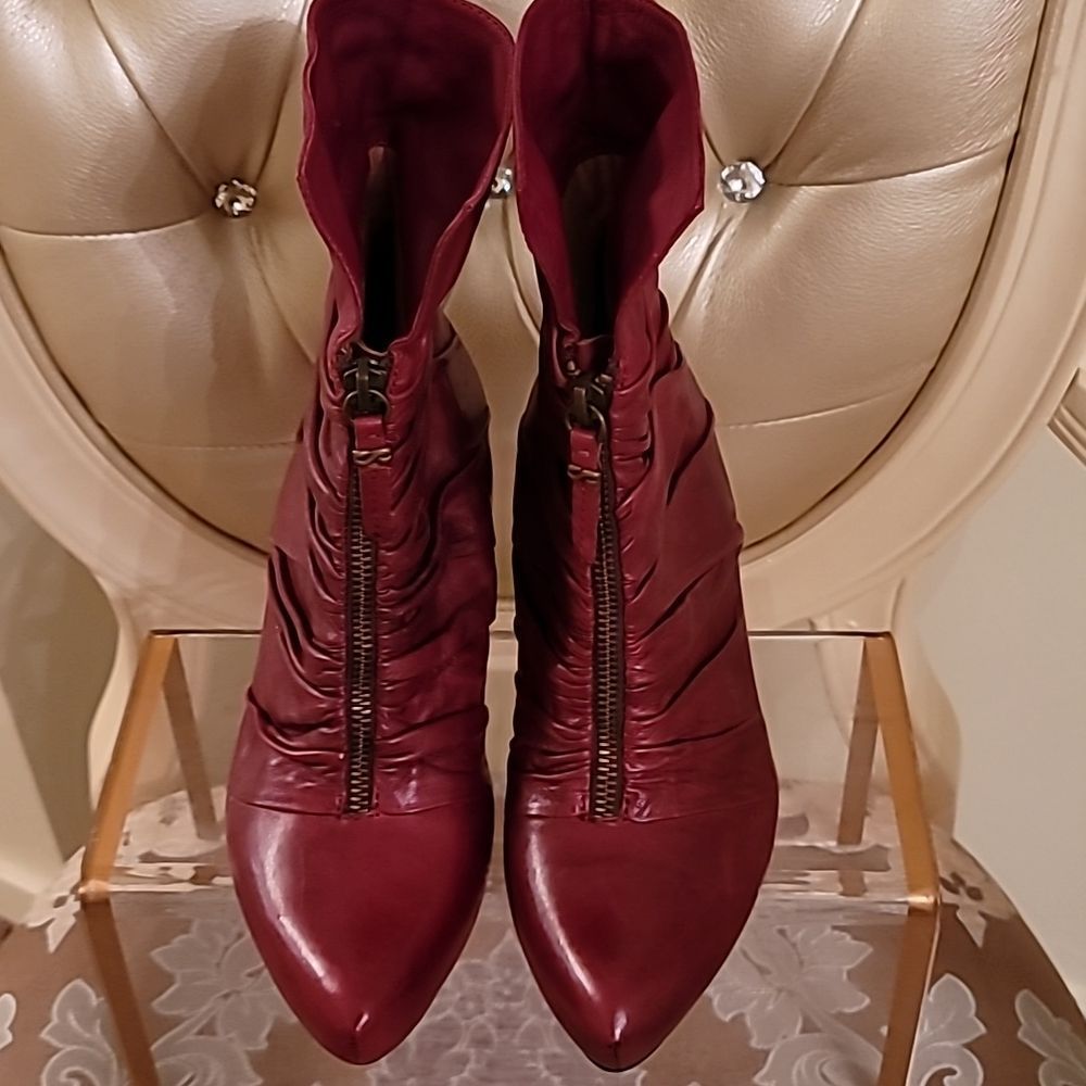 Earthies Montera Deep Red Zip Ruched Booties - Picture 7 of 16
